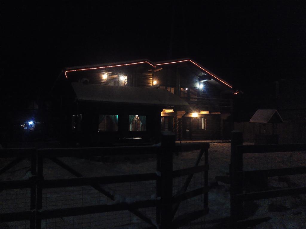 Casa Muntelui - Sambata Pensionat Sîmbăta de Sus Eksteriør billede